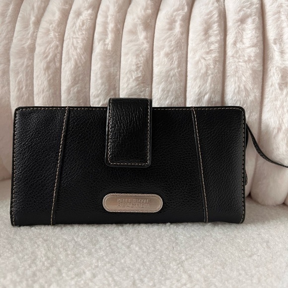 Kenneth Cole Reaction Wallet - Picture 1 of 3